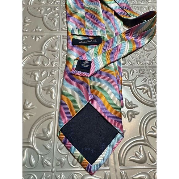 Paul Fredrick colorful silk tie - Picture 3 of 4